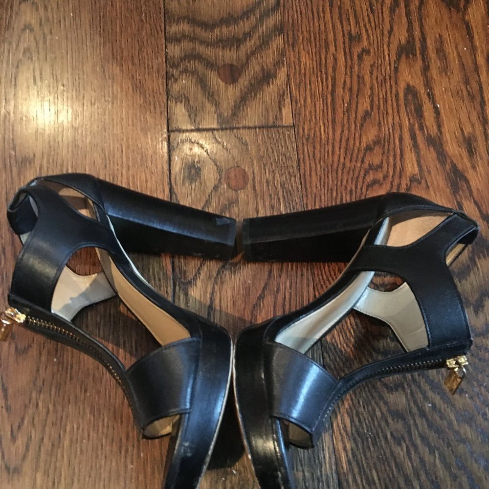 Michael Kors size 6 black leather